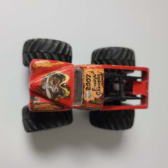 Hot Wheels 2007 Red  Monster Jam Capitan Curse Truck Toy  Vehicles Collectible - Picture 2 of 9